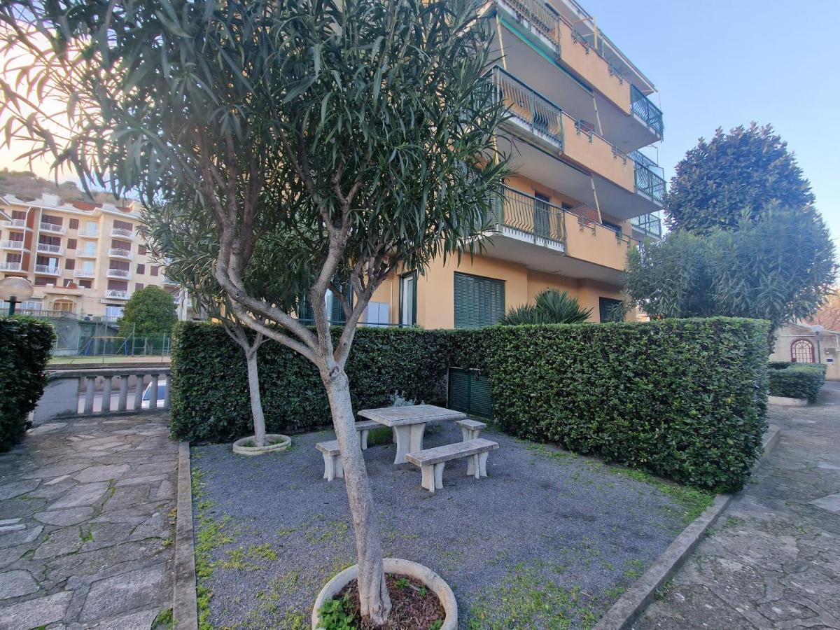 ピエトラ・リーグレ650 Metri Dal Mare - Wifi - Terrazzo - Piscina - A/Cアパートメント エクステリア 写真