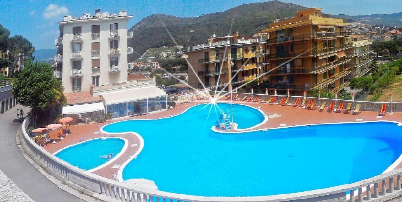 ピエトラ・リーグレ650 Metri Dal Mare - Wifi - Terrazzo - Piscina - A/Cアパートメント エクステリア 写真